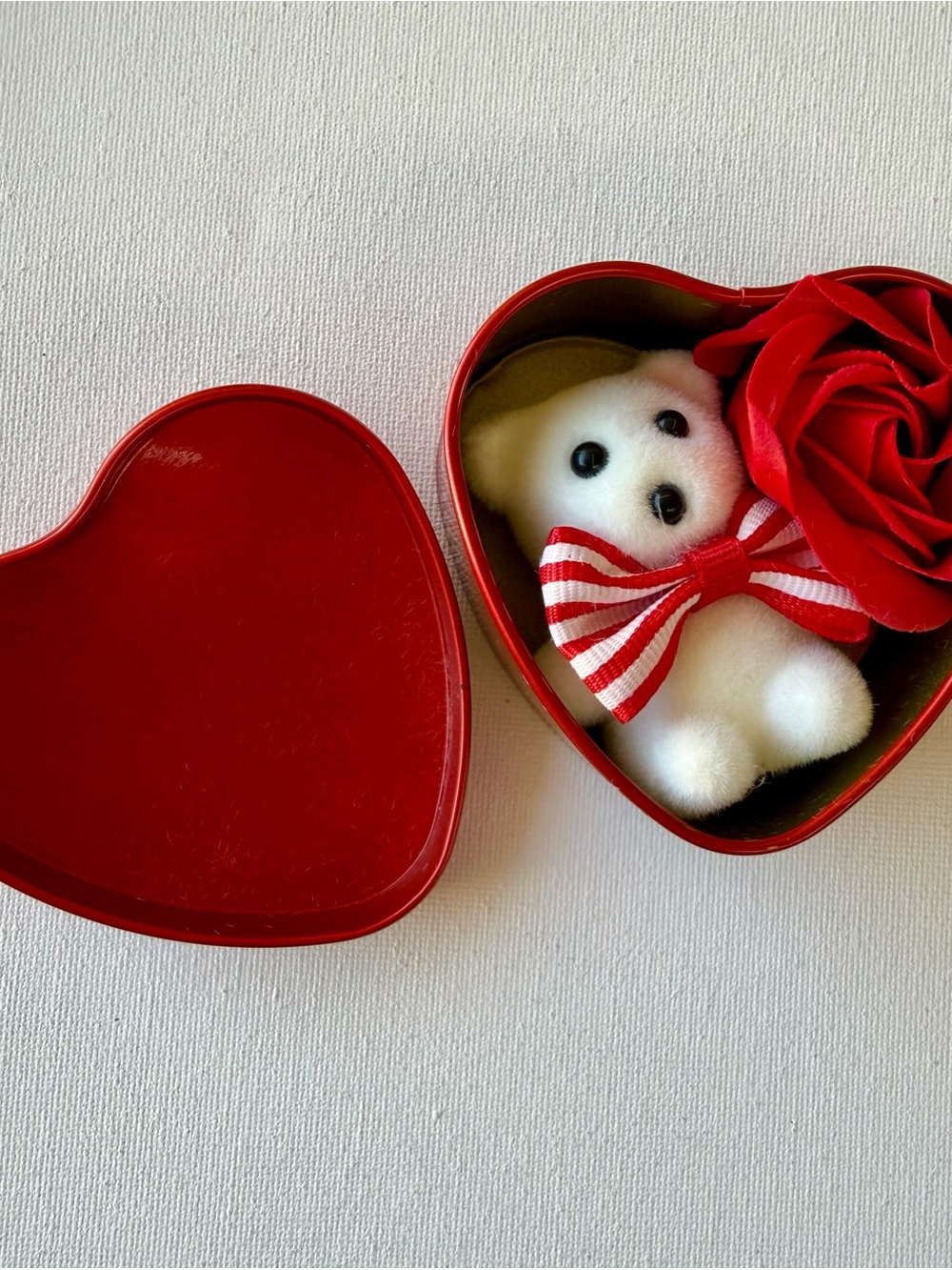 NEW Small Red Heart Tin W/ Cute White Bear & Rose Gift Box ♥️